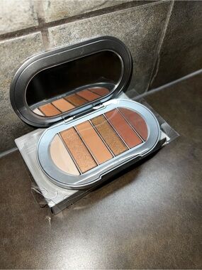 R.E.M Beauty Warm Neutral Eyeshadow Palette - Brown & Bronze Shades